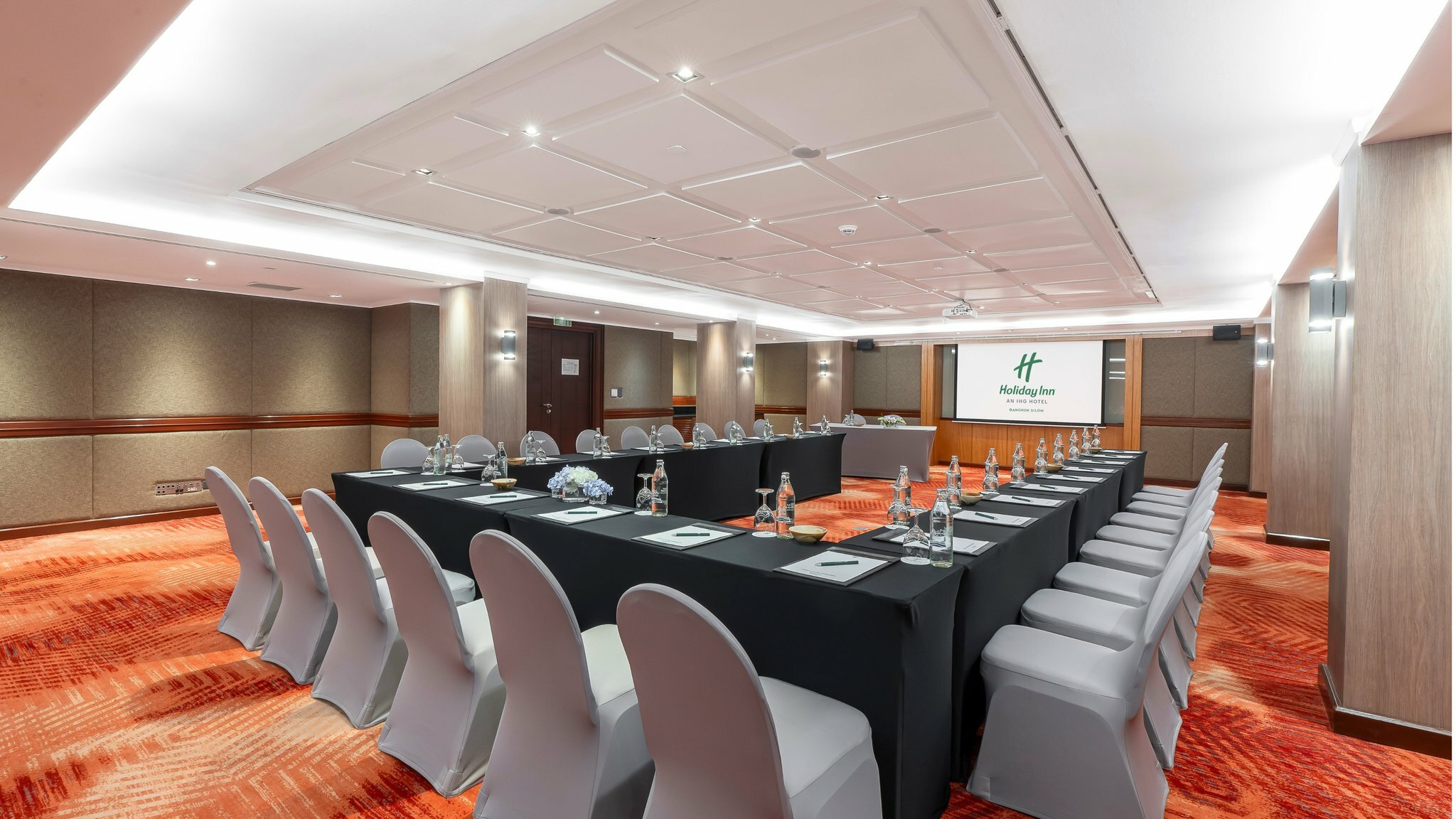 Фото Holiday Inn Bangkok Silom