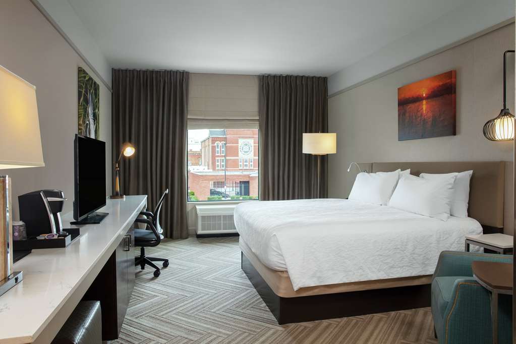 Фото Hilton Garden Inn Mobile Downtown