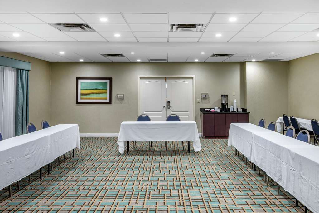 Фото Hampton Inn Adel