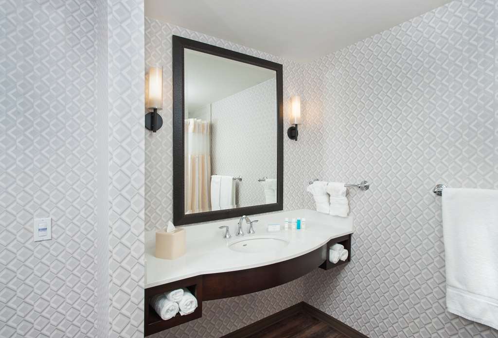 Фото Hilton Garden Inn Burbank Los Angeles
