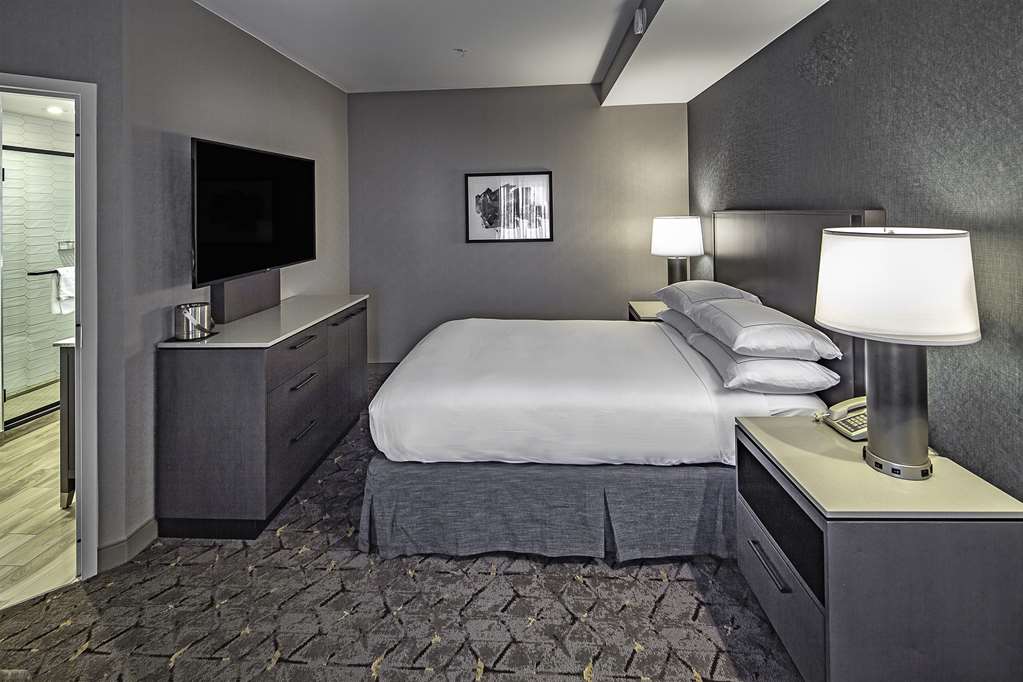 Фото DoubleTree by Hilton Hotel Modesto