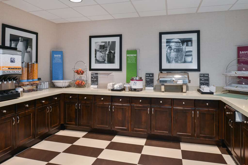 Фото Hampton Inn & Suites Denver-Speer Boulevard