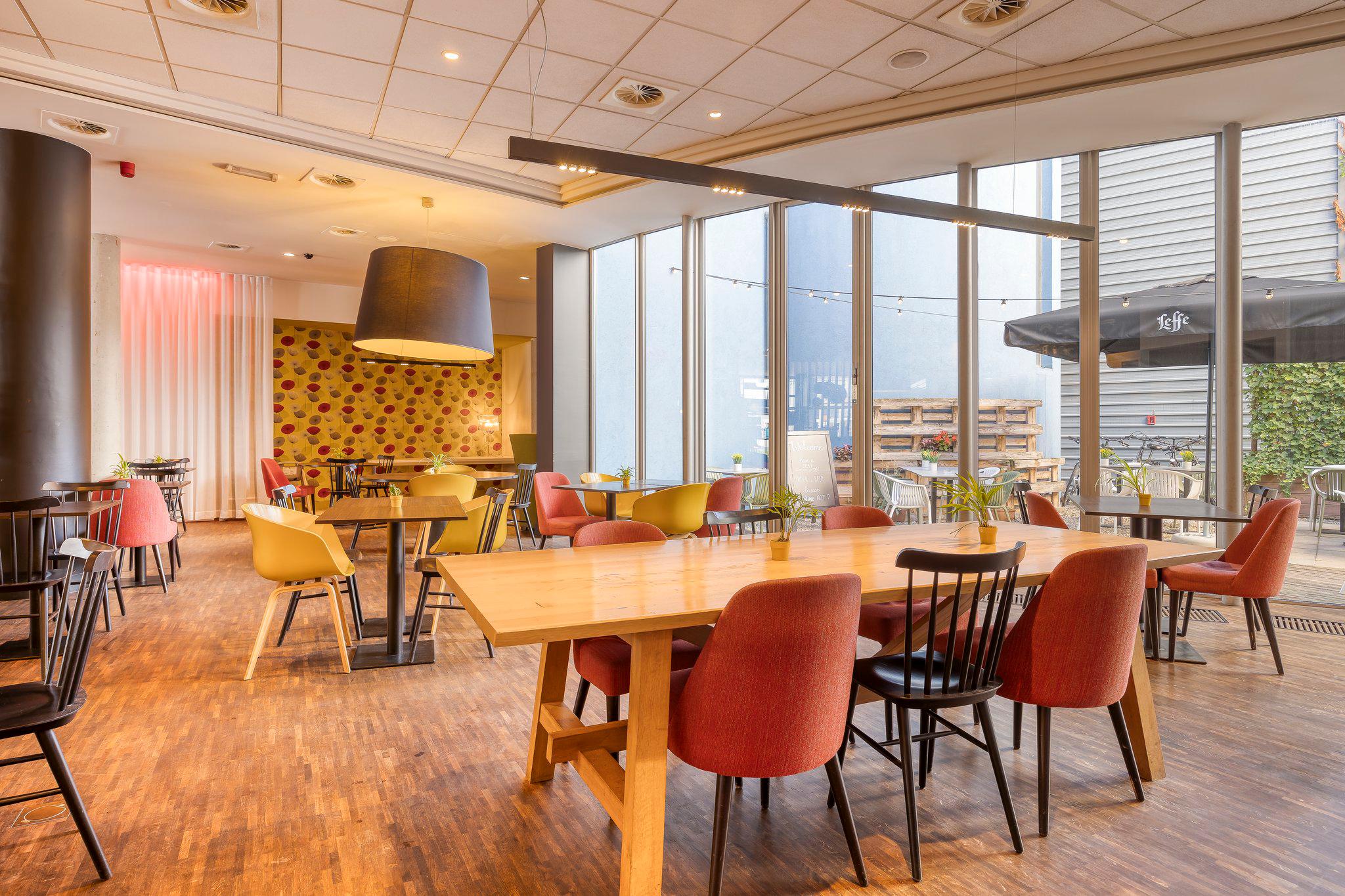 Фото Holiday Inn Express Mechelen City Centre an Ihg Hotel