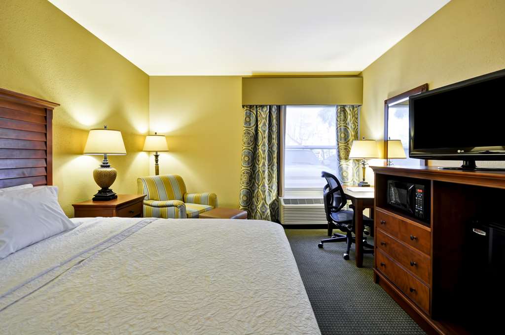 Фото Hampton Inn & Suites Charleston/Mt. Pleasant-Isle Of Palms