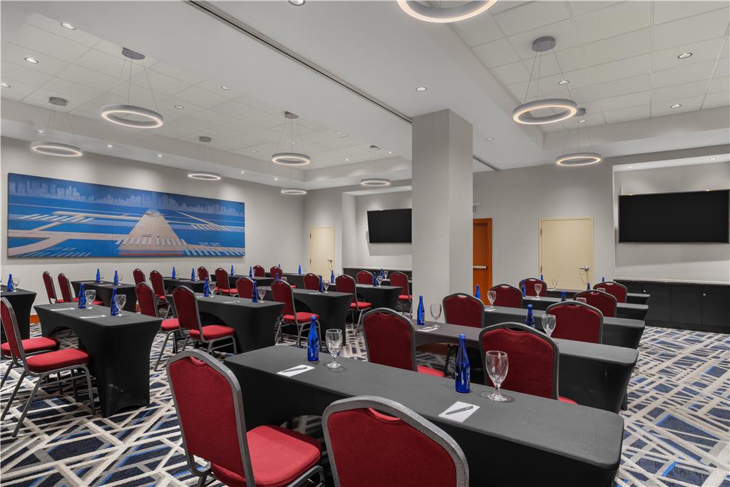 Фото Embassy Suites by Hilton Boston at Logan Airport