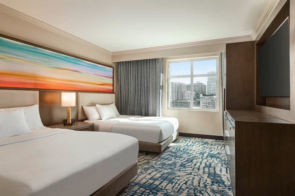 Фото Embassy Suites Tampa Downtown