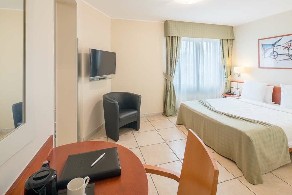 Фото Best Western Plus Grand Hotel Victor Hugo