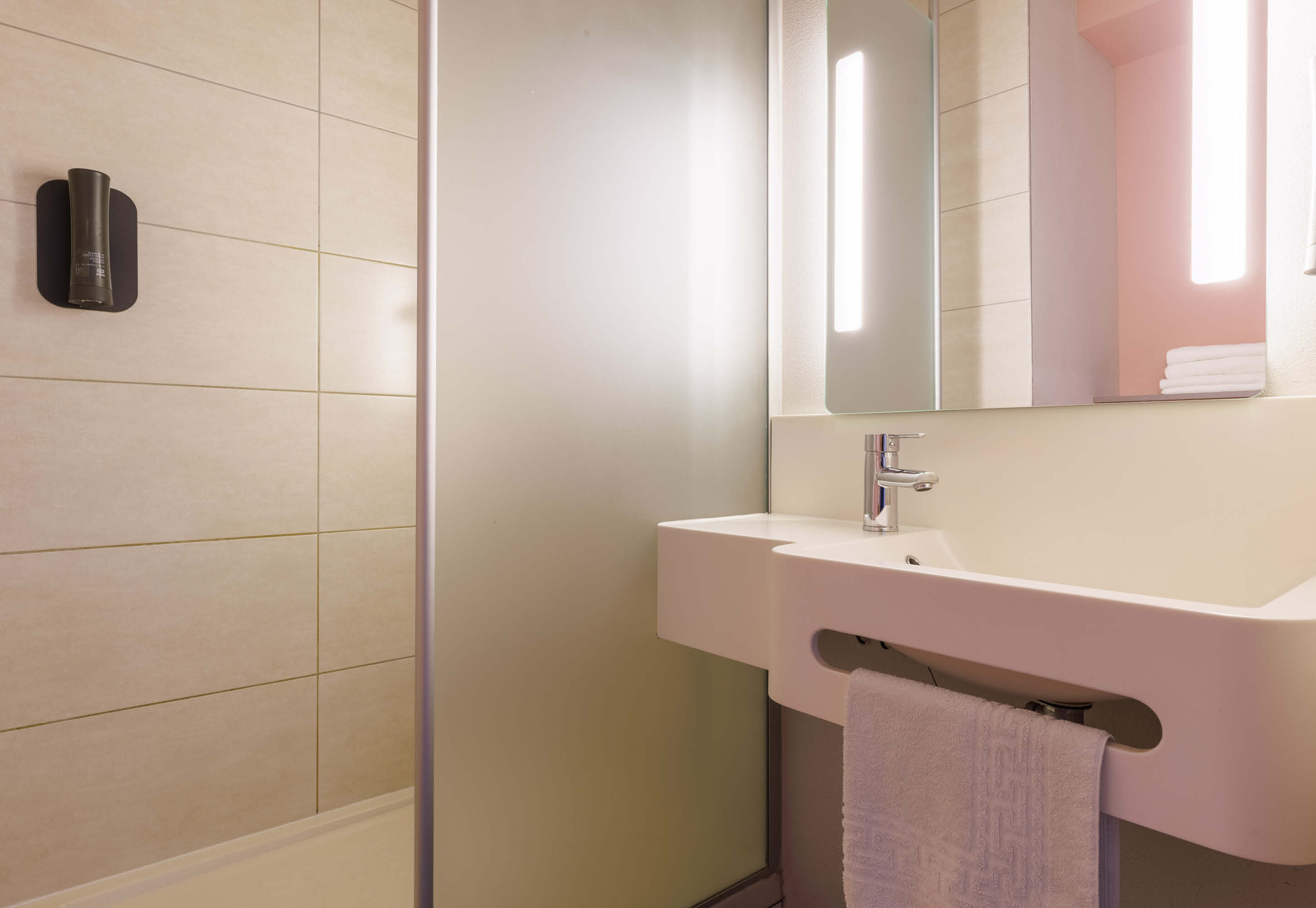 Фото B&b Hotel Clermont-Ferrand Nord Riom