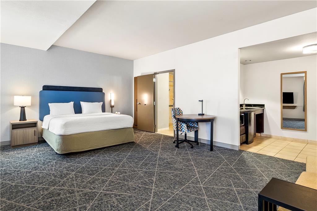 Фото Hampton Inn & Suites Merced