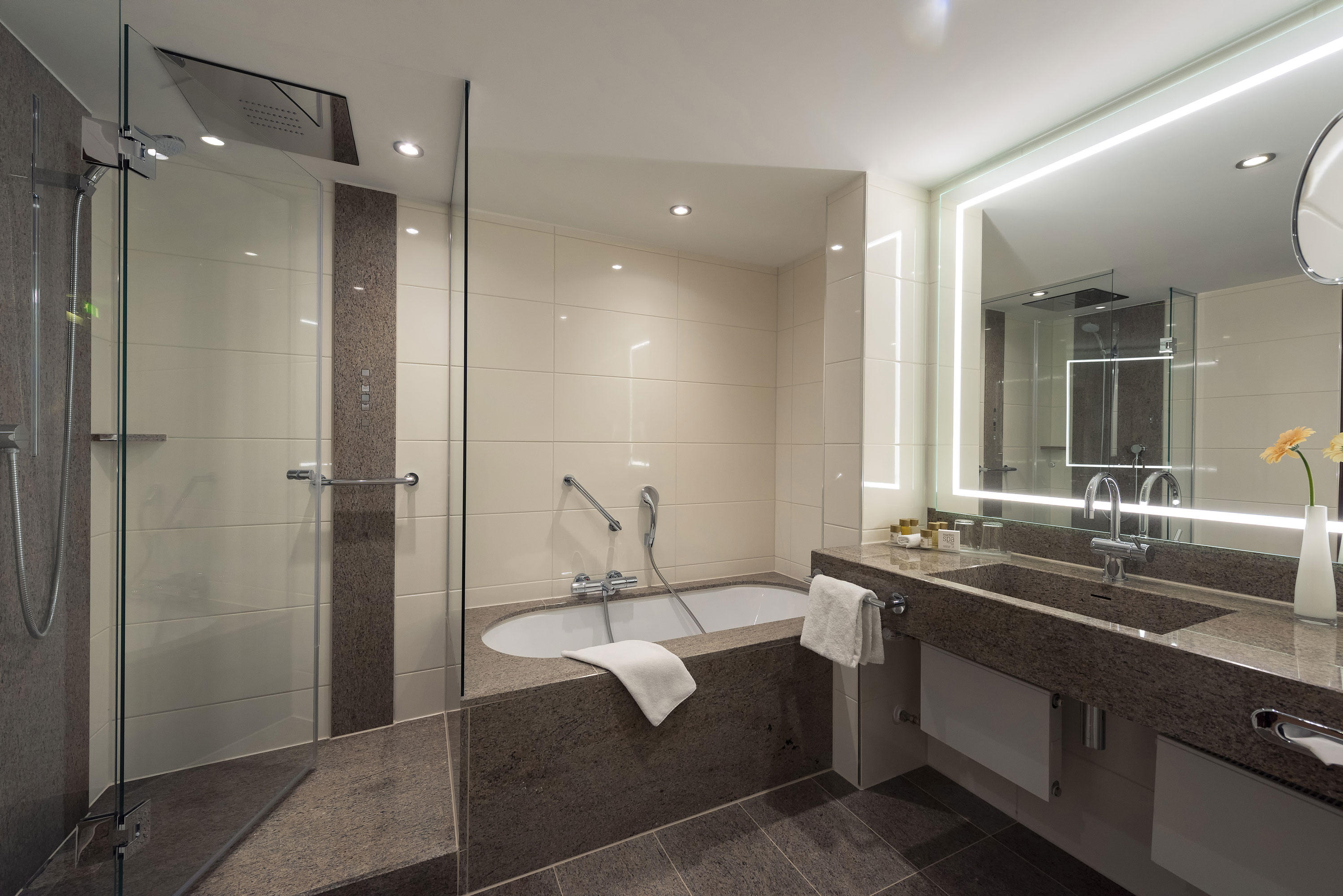 Фото Maritim Hotel Bremen