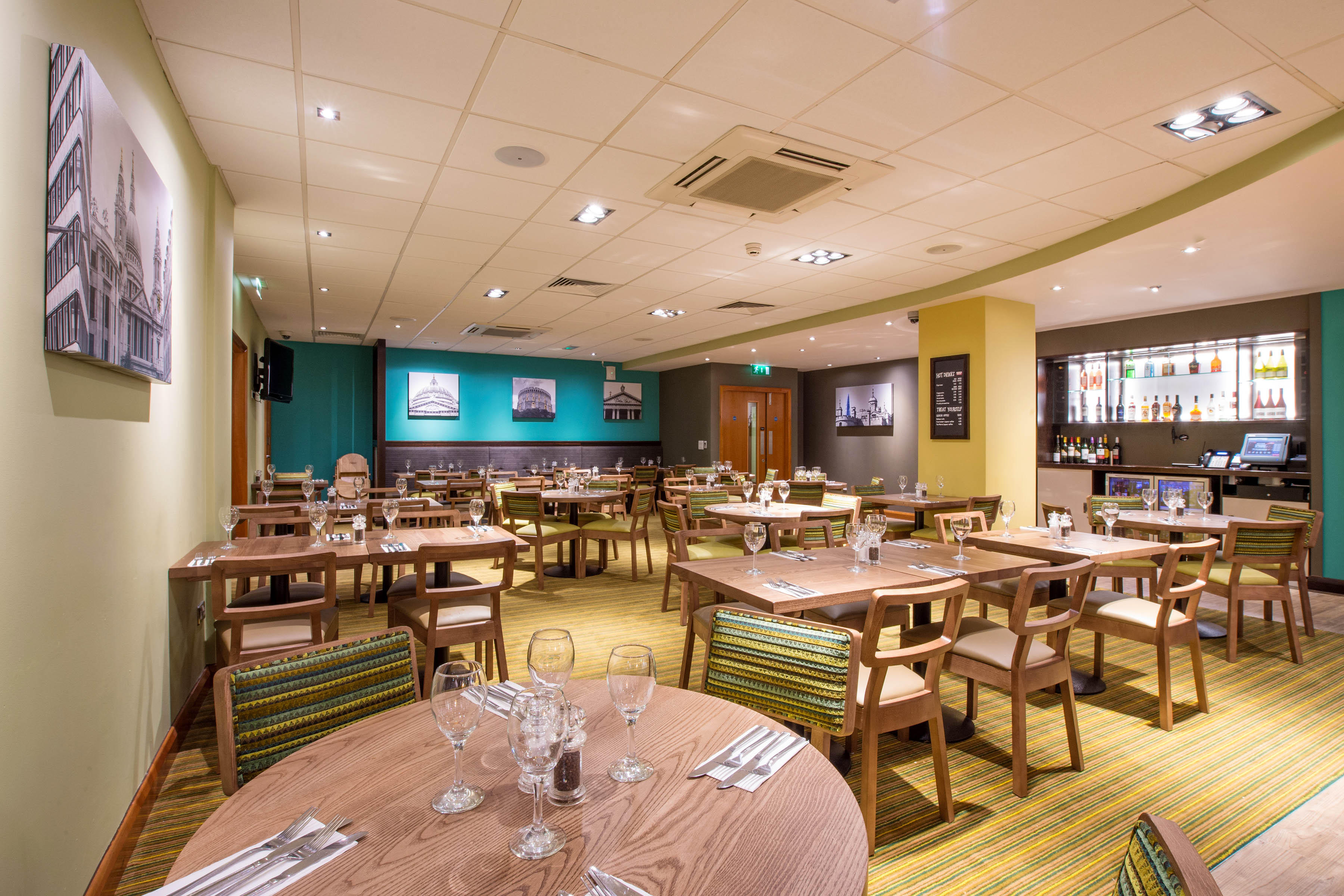 Фото Premier Inn London City Tower Hill