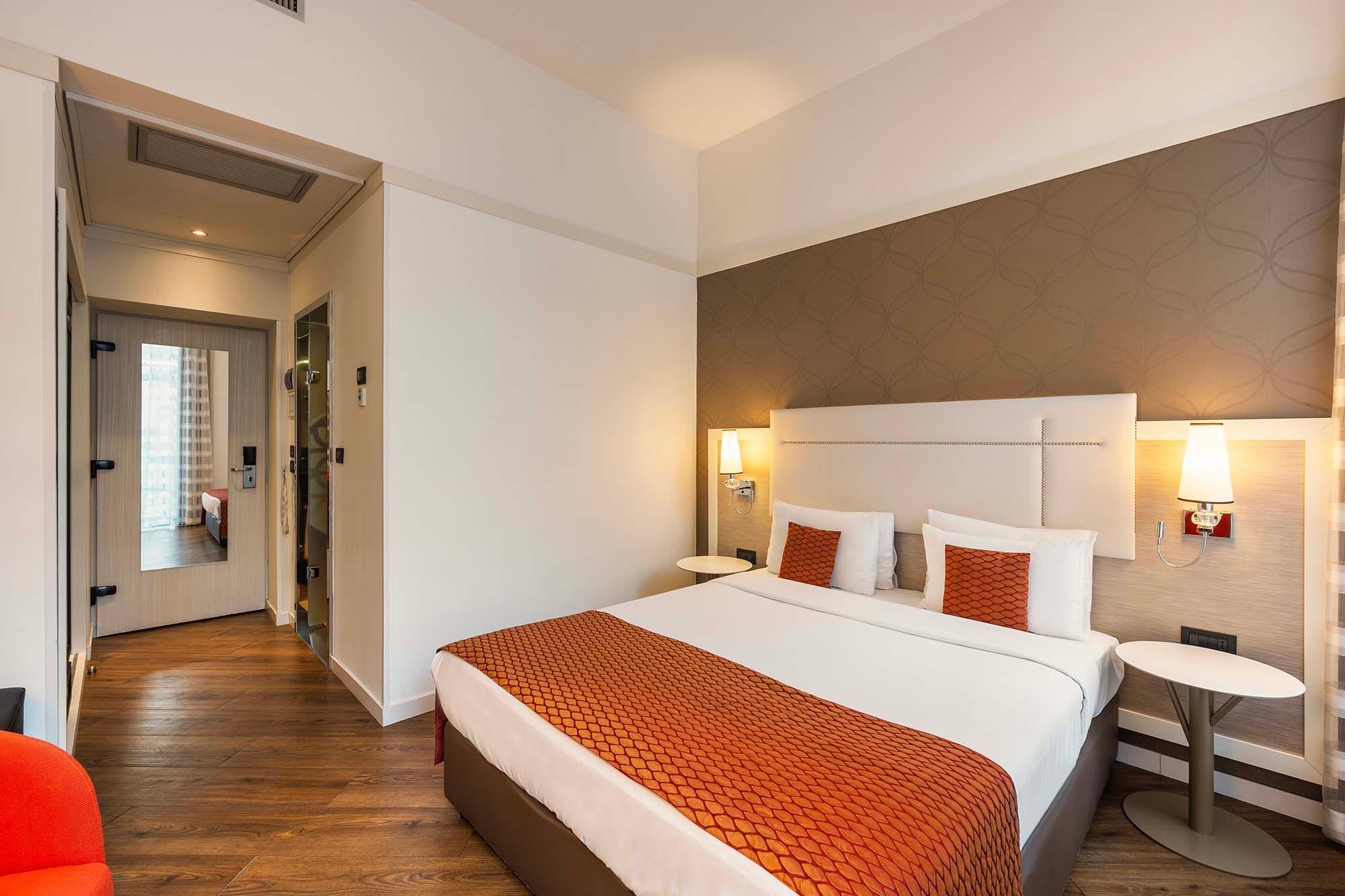 Фото Ikonik Parlament