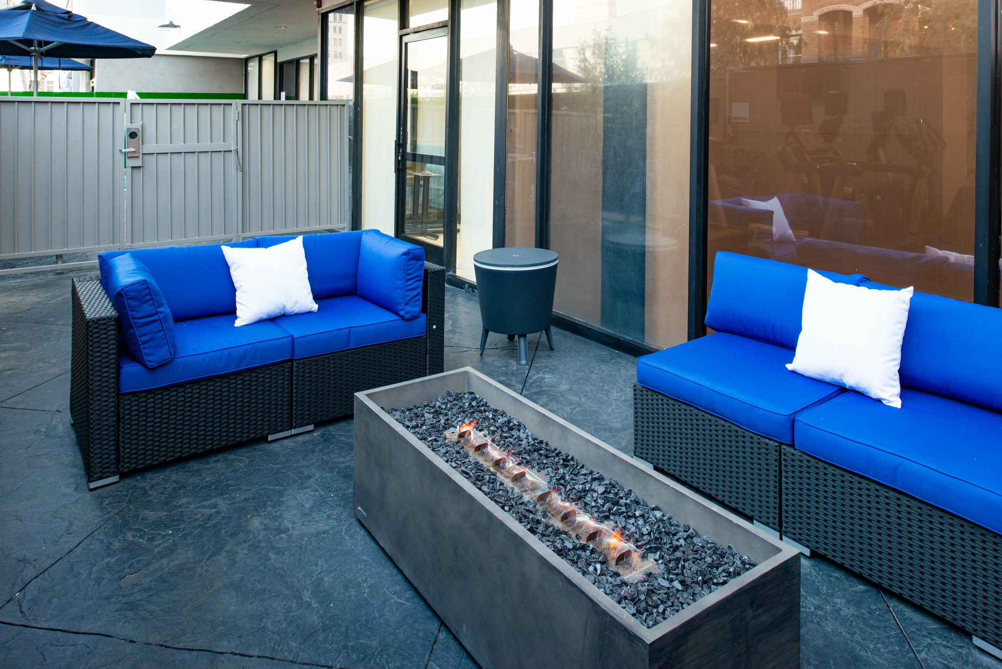 Фото Holiday Inn Express & Suites Los Angeles Downtown West