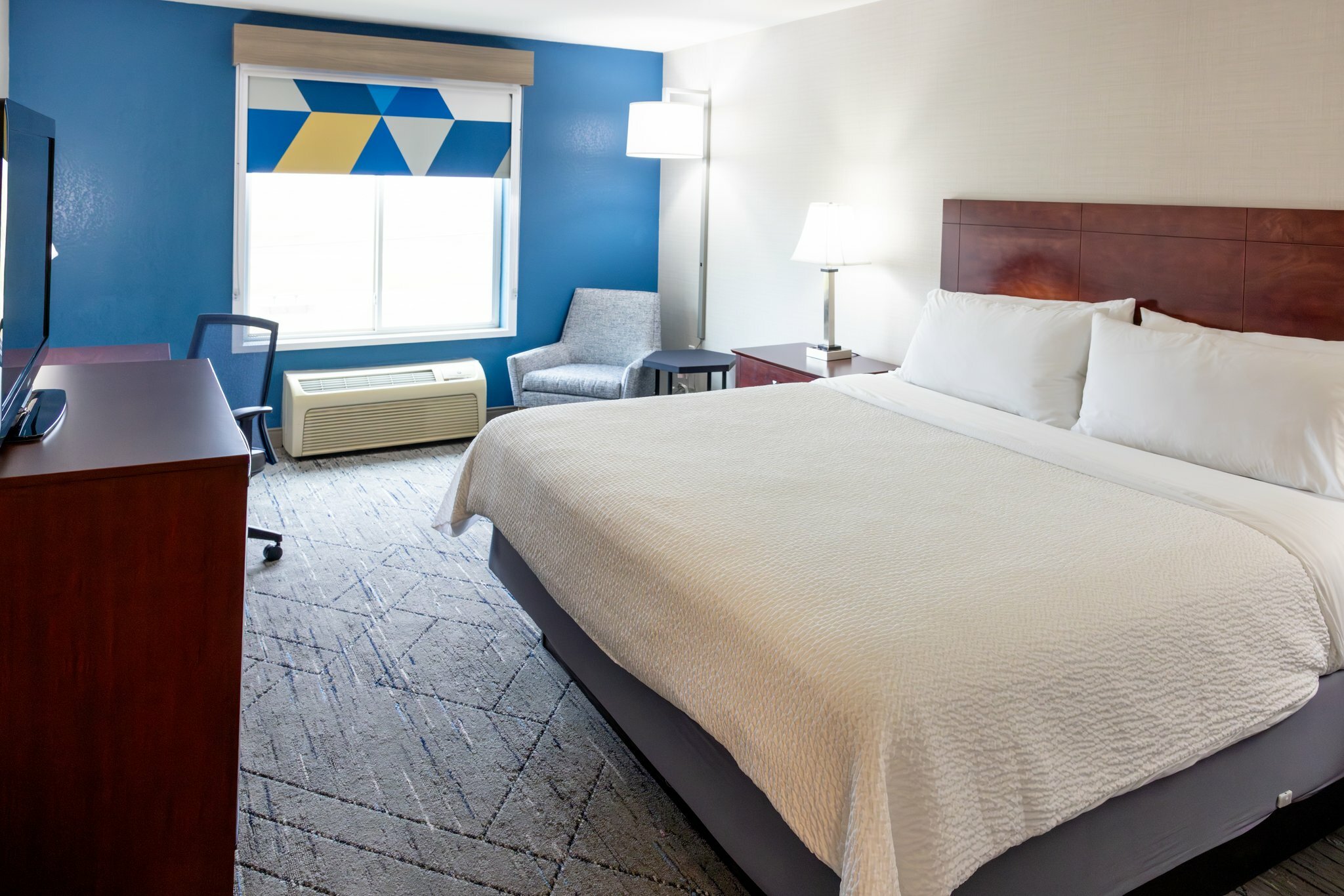 Фото Holiday Inn Express & Suites Wichita Airport, an Ihg Hotel
