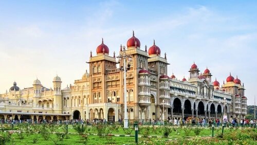 Гостиница Hotel Golden Castle в Майсуре
