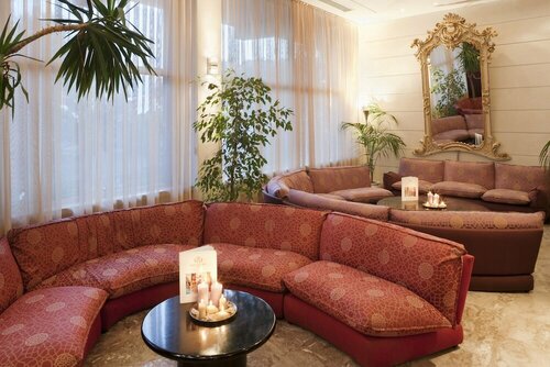 Гостиница Reginna Palace Hotel в Майори