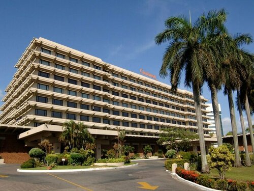 Гостиница Cinnamon Lakeside Colombo в Коломбо