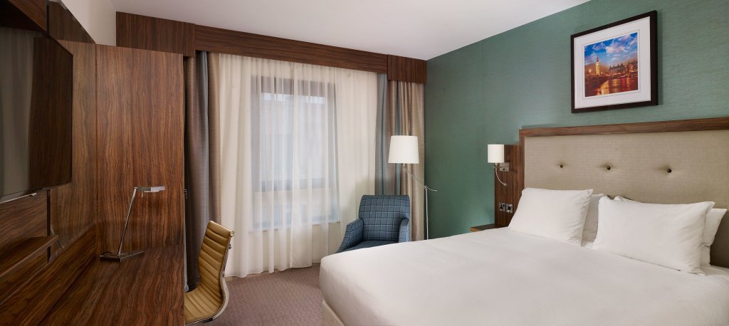 Фото DoubleTree by Hilton London Angel Kings Cross