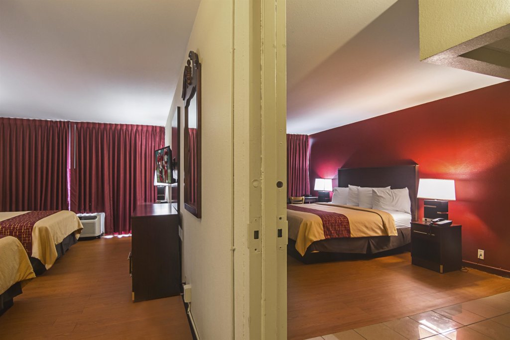 Фото Red Roof Inn & Conference Center Lubbock