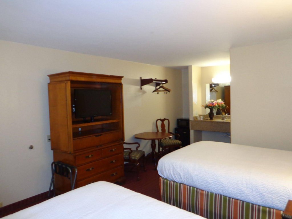 Фото Economy Inn Express Warren