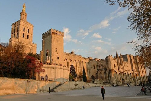 Папский дворец в авиньоне фото