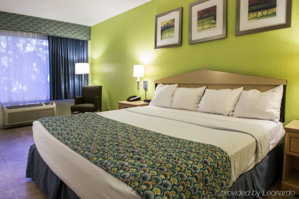 Фото Rodeway Inn & Suites Fort Lauderdale Airport & Cruise Port