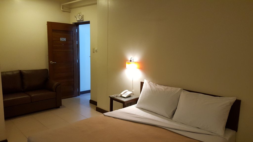 Фото Governor Forbes Inn