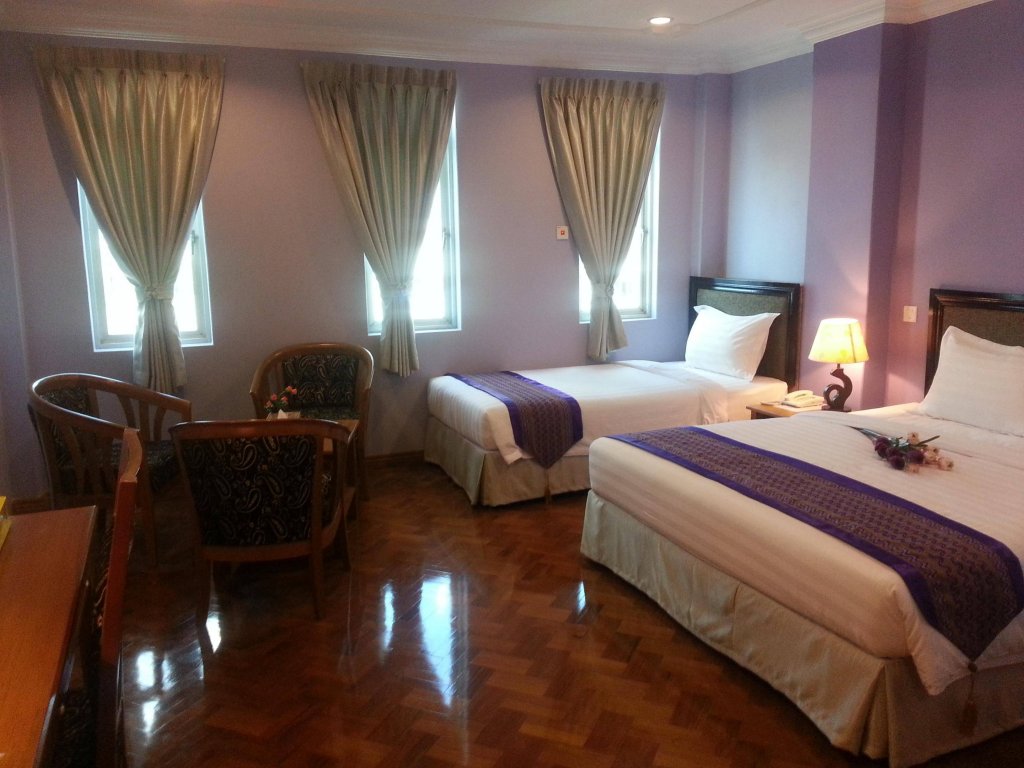 Фото отеля 1