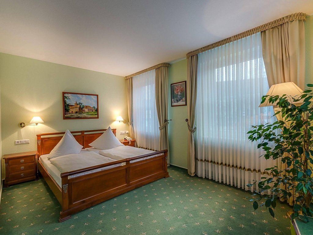 Фото Hotel zur Burg
