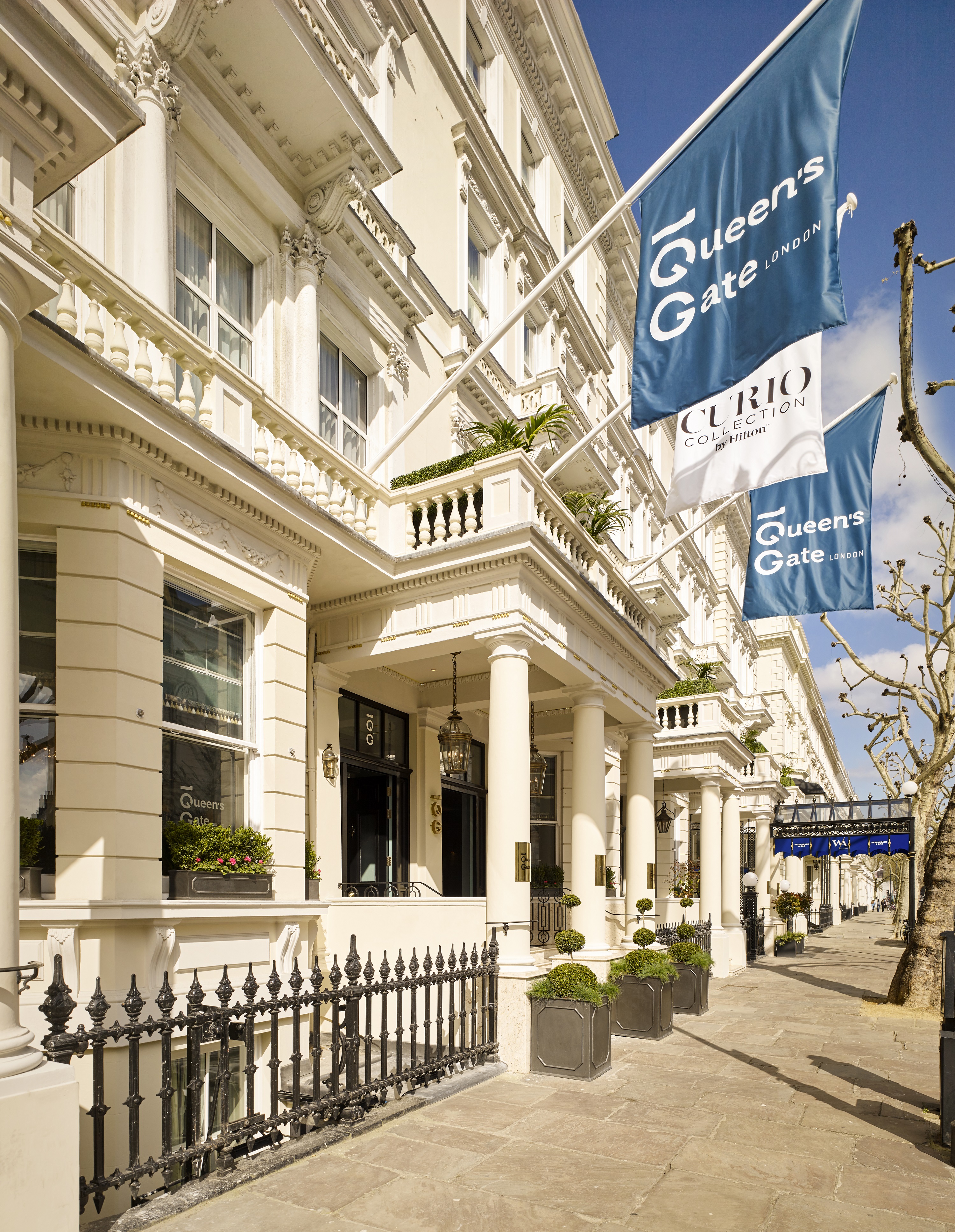Фото 100 Queen's Gate Hotel London Kensington, Curio Collection by Hilton
