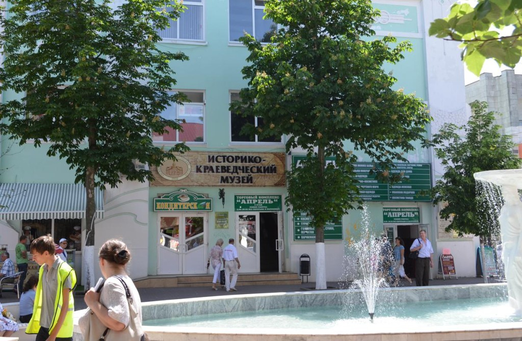 Здание музея имени Самсонова в Ейске, вид с улицы