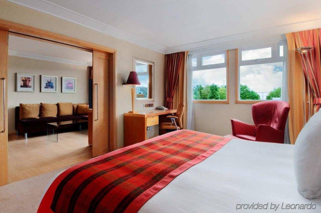 Фото Hilton London Watford