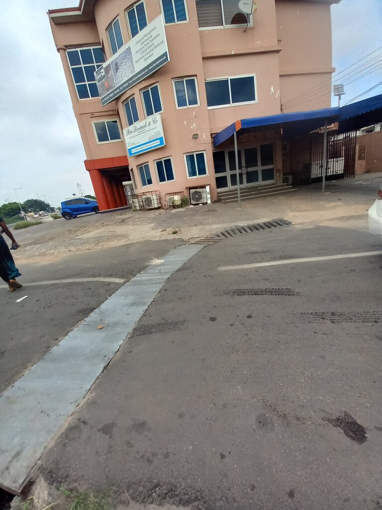 Management company Positive Surveyors, Accra, photo