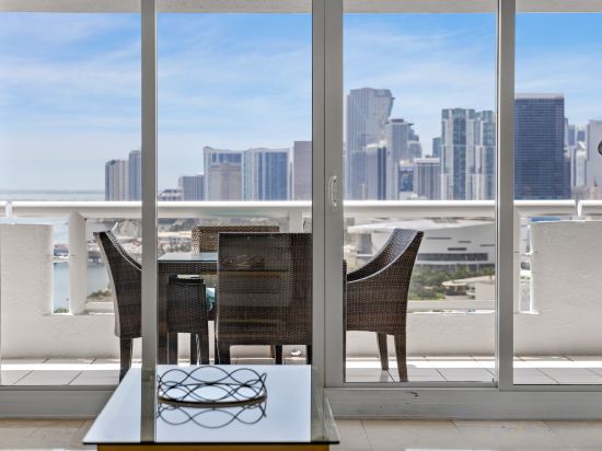 Фото High-rise Comfort With Balcony and Pool