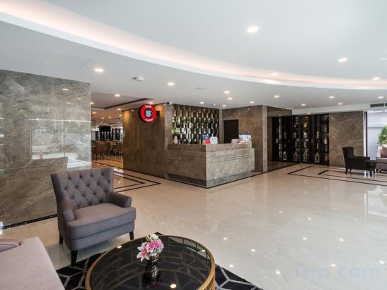 Фото SureStay Plus Hotel by Best Western Sukhumvit 2
