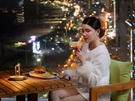 Фото Awaken Danang Hotel