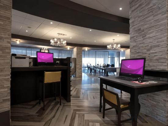 Фото Crowne Plaza Saddle Brook, an Ihg Hotel