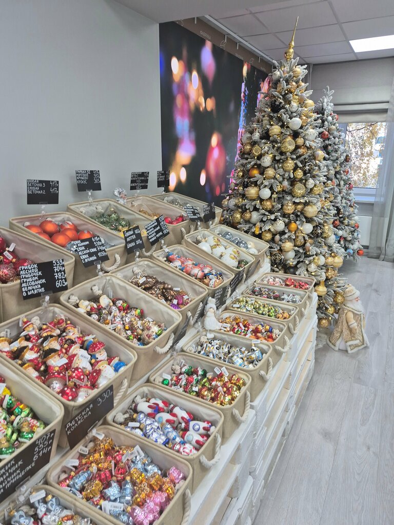 Christmas trees and christmas decorations Kolomeev, Moscow, photo