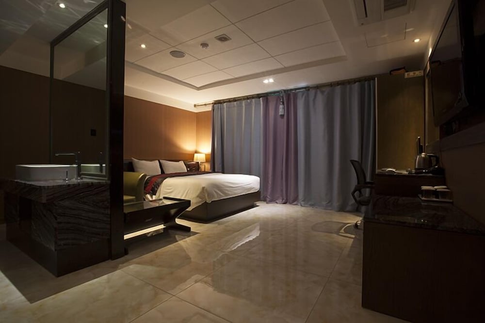 Фото Zenith Hotel