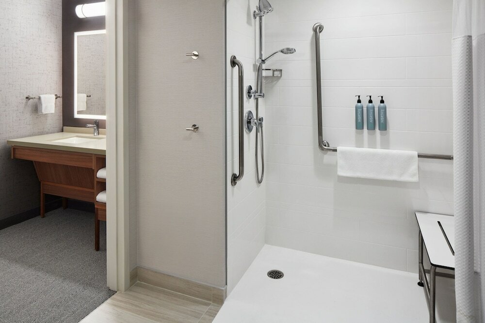 Фото Courtyard Mississauga - Airport Corporate Centre West