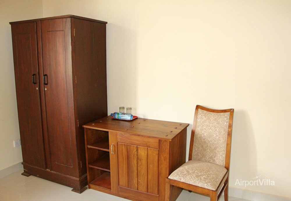 Фото The Airport Villa