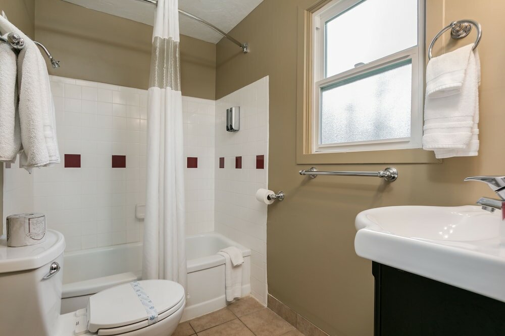 Фото Courtesy Inn Eugene Downtown