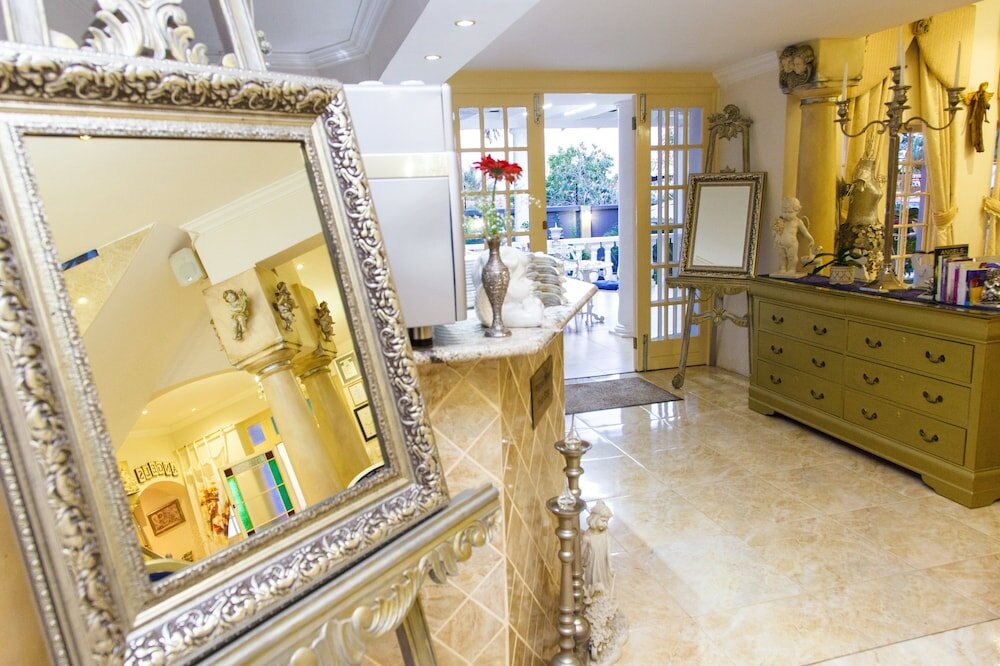 Фото The Angel’s Place Boutique Hotel