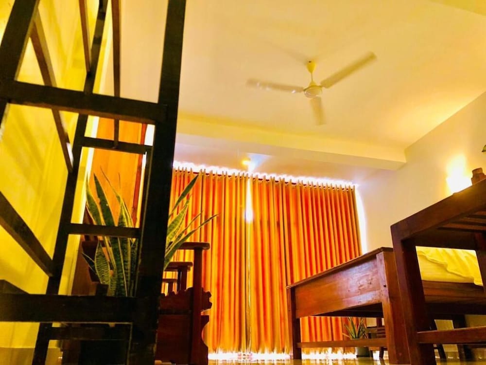 Фото Mirissa Beach Inn