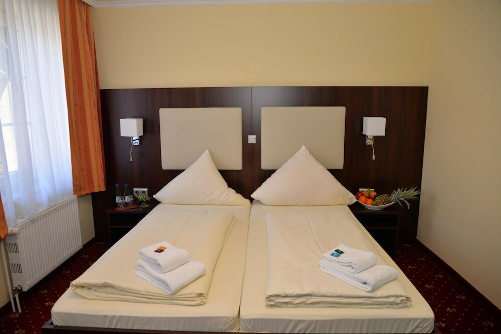 Фото Hotel Neugrabener Hof