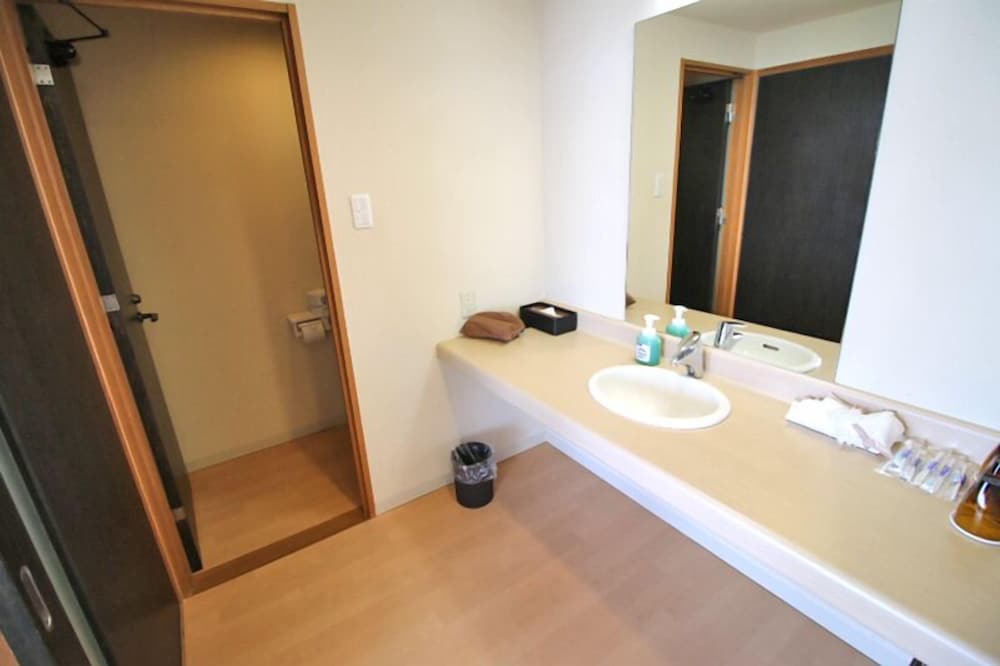 Фото Lakeside Hot Spring Hotel Kunibiki