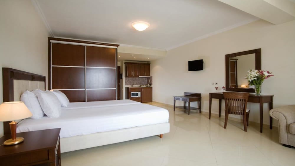 Фото Royal Nidri Hotel & Apartments