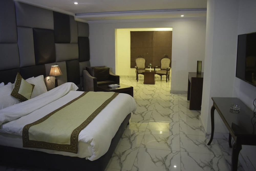 Фото Grand Millennium Hotel