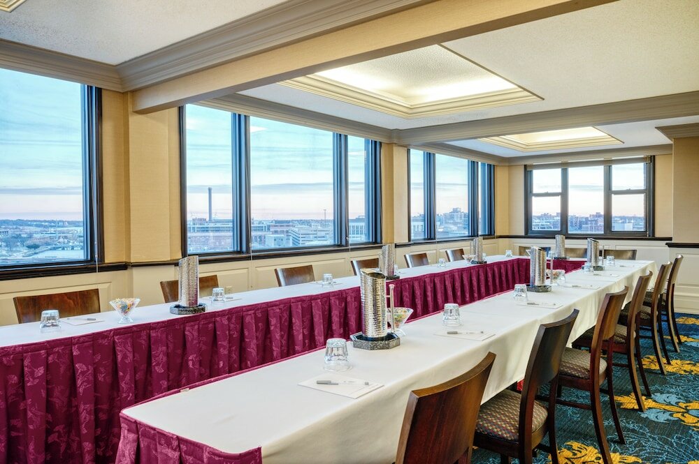 Фото Hampton Inn & Suites Providence Downtown