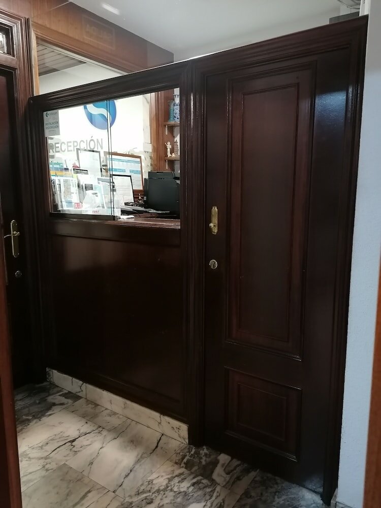 Фото Hostal Adelia